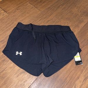 Womens Under Armour fitted size medium black shorts
